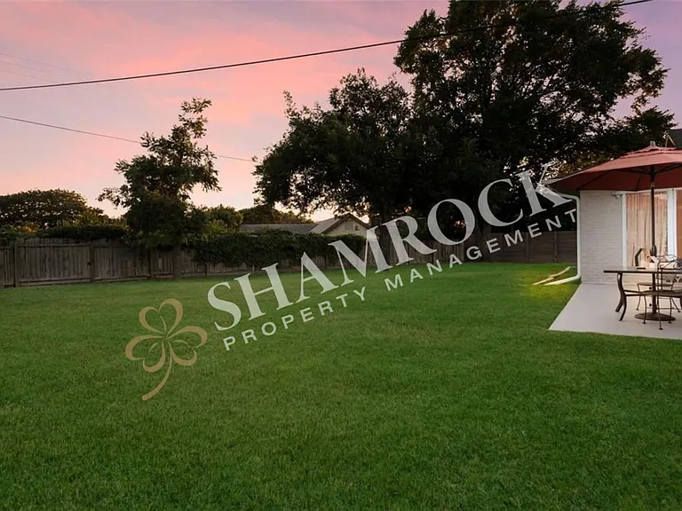 2216 Lake Ridge Cir — Photo 22