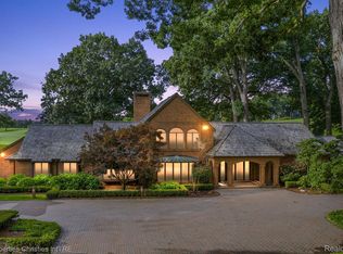1895 Rathmor Rd, Bloomfield Hills, MI 48304