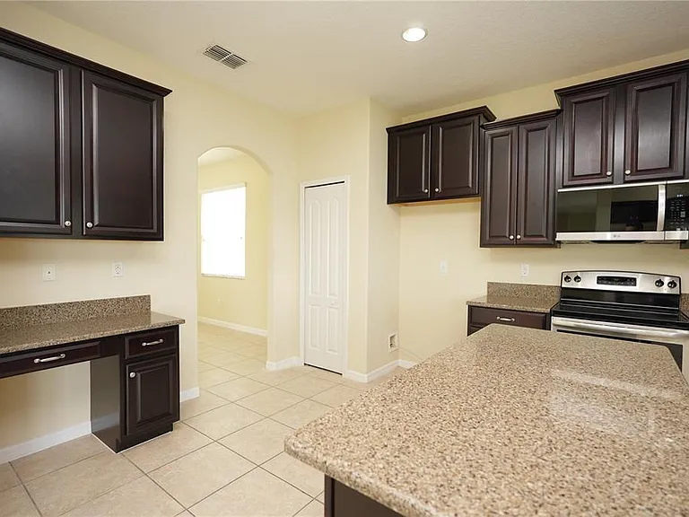 2926 Youngford St — Photo 10