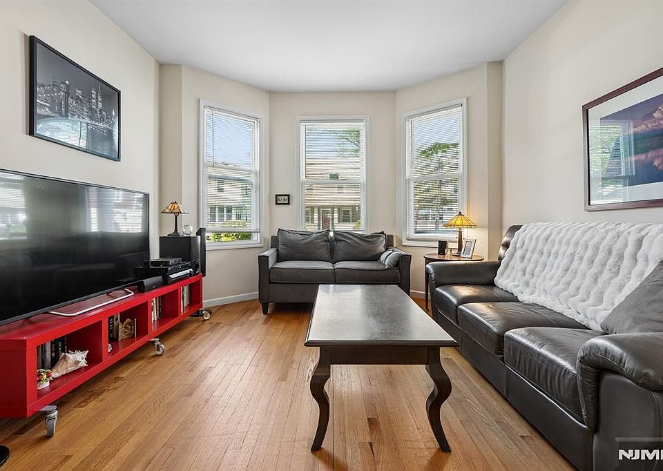 1st image of 70 Llewellyn Avenue