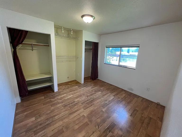 1827 E 12th Ave — Photo 15
