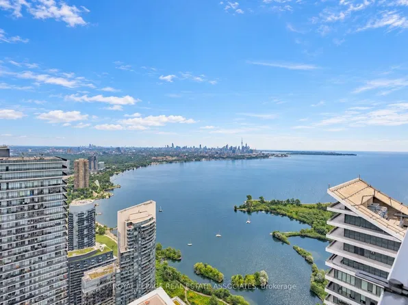 30 Shore Breeze Dr #6104, Toronto, ON M8V 0J1