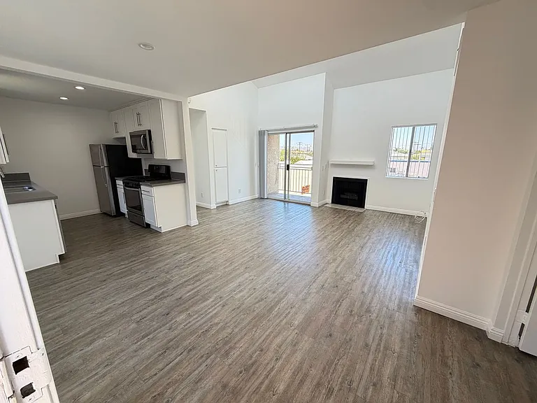 Midvale Los Angeles Apartments LLC — Photo 9