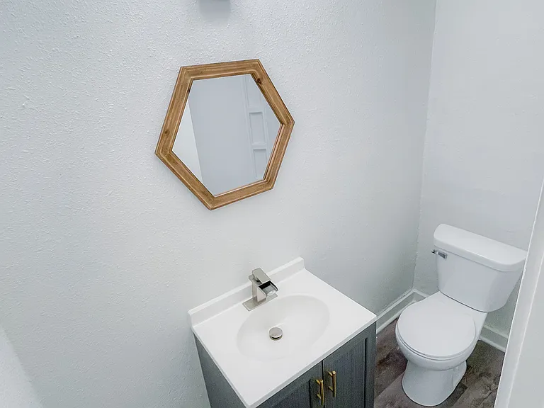 1915 Pleasant St #3 — Photo 5