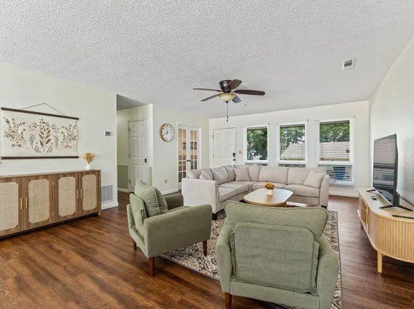 (undisclosed Address), Bella Vista, AR 72715