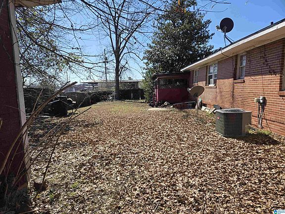 3rd image of 919 University Ln