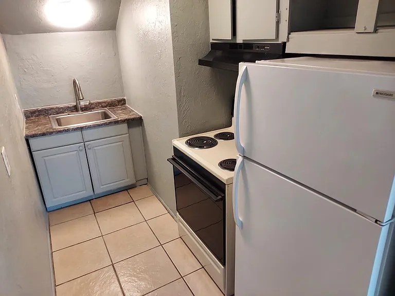 143 E Milton St — Photo 5