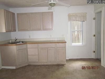 4th image of 2580 Catherine Ave
