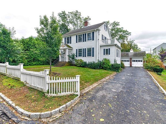 2nd image of 62 Sterling St