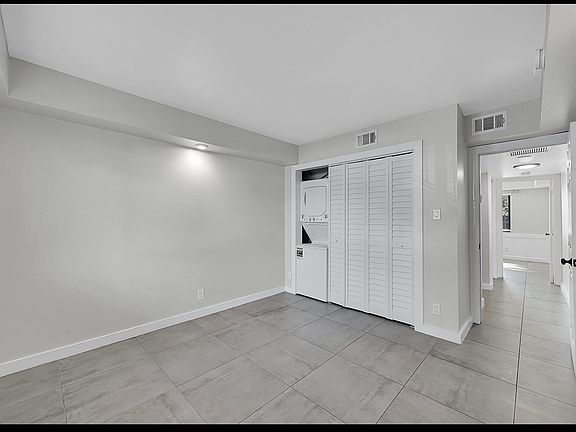5th image of 200 NW 25th St APT 2