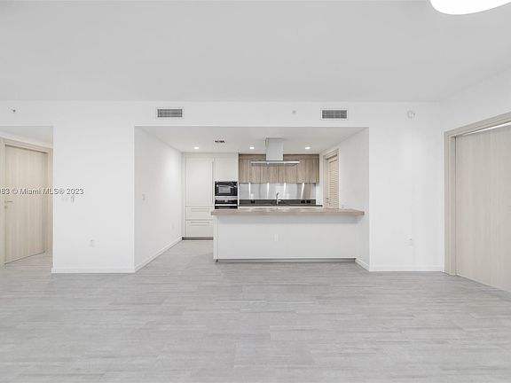 2nd image of 1000 Brickell Plz #3109