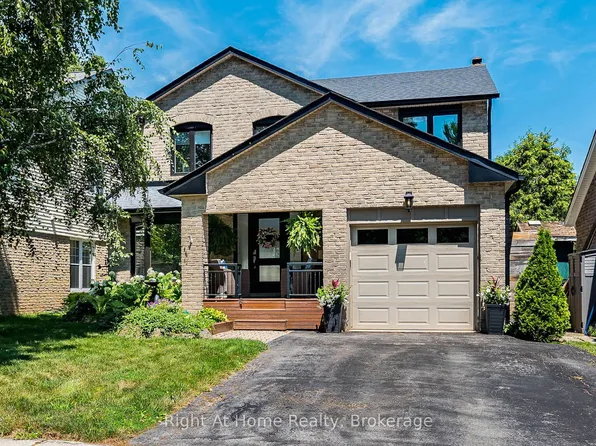3287 Victoria St, Oakville, ON L6L 5T5