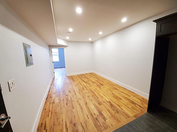 2nd image of 19 Jewett Ave APT 4M