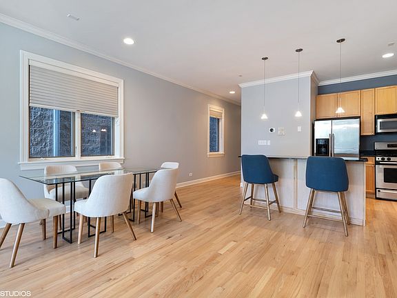 5th image of 1654 W Diversey Ave #1