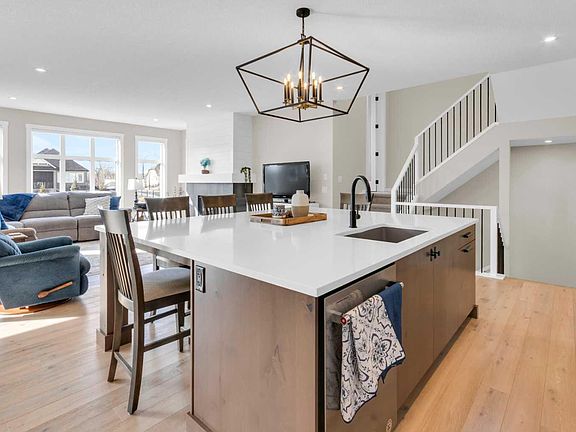 4th image of 61 Cranbrook Rise SE