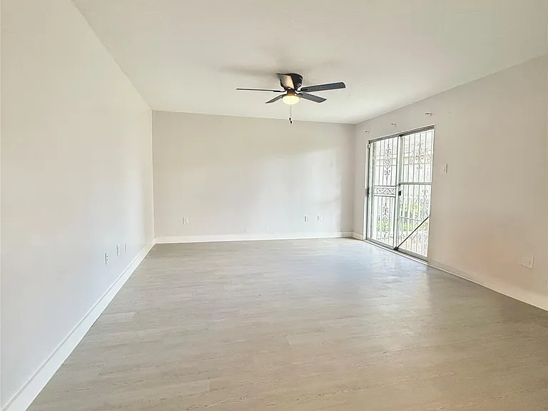 12210 Cliffgate Dr — Photo 6