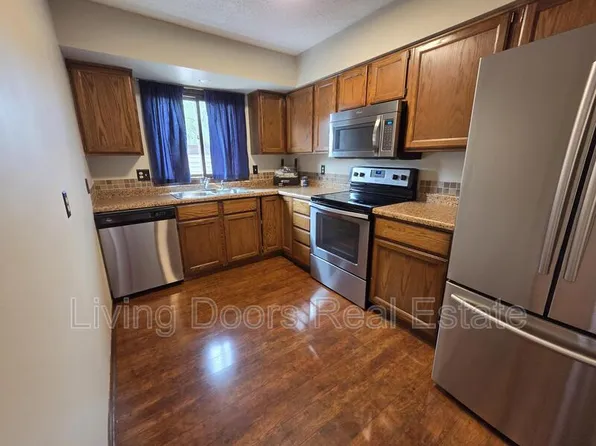 2335 Southwood Pl, Lincoln, NE 68512
