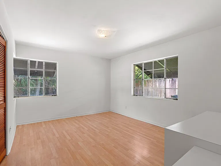 1725 N Lakeside Dr — Photo 13