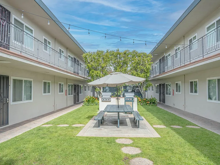 1130 Marine Avenue — Photo 32