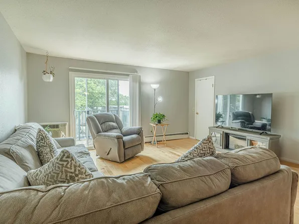 2420 Independence Ln Unit 212, Madison, WI 53704