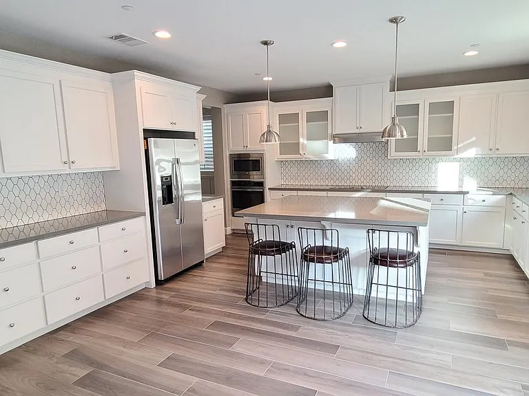 1066 Forbes Ln — Photo 12
