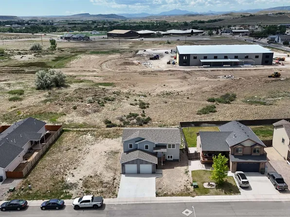 905 Flicker St, Douglas, WY 82633
