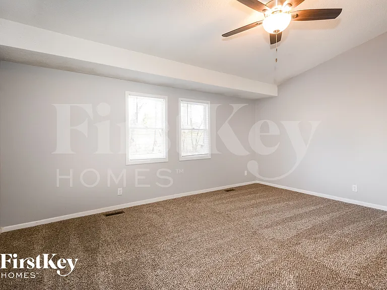 213 Hollyberry Ct — Photo 8