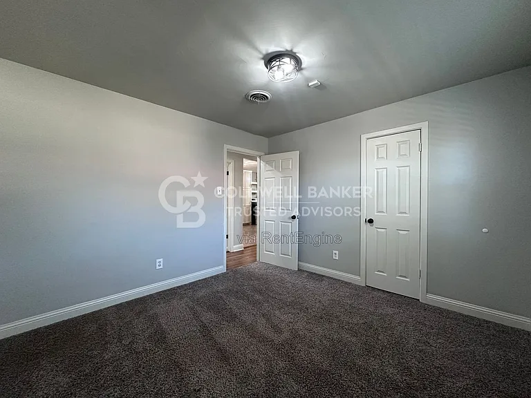 5315 23rd St — Photo 9