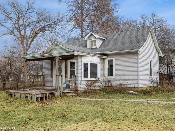 8721 Hickory Ave, Crystal Lake, IL 60014