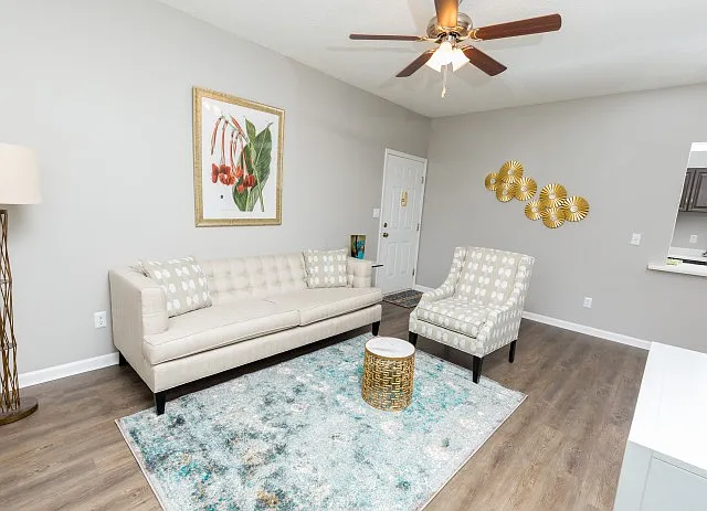 Lake Shore Apartments — Photo 17