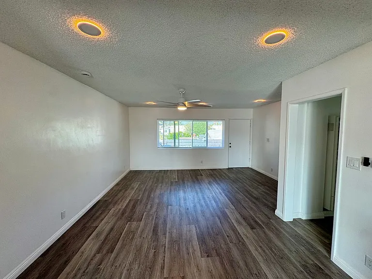 1027 Roswell Ave #4 — Photo 8