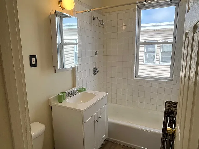 827 Hyde Park Ave — Photo 20