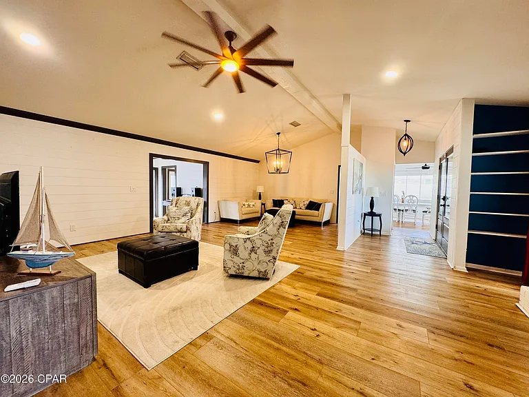 916 Cobia Dr — Photo 8