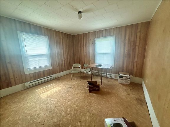 4th image of 11 Church St
