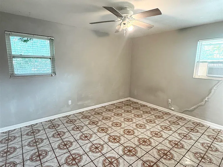 802 Blue Springs Dr — Photo 8