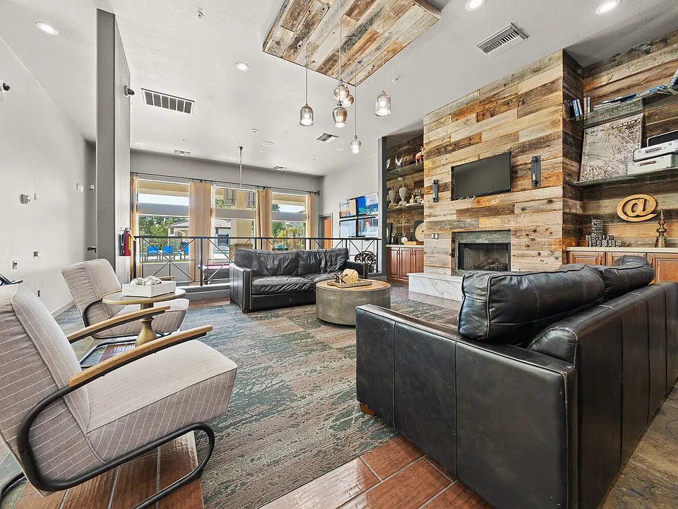 Bella Mirage apartments community photo