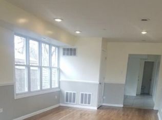 1048 W 111th Pl APT 2, Chicago, IL 60643