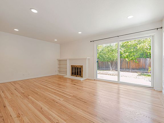 4th image of 4403 Manzanita Dr