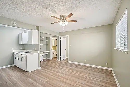 Carrells Apartments — Photo 9