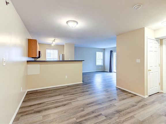 5th image of 1141 Arbor Creek Dr APT 1C