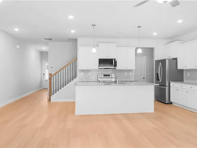 371 Lanier Cir — Photo 6