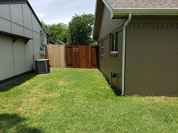 2nd image of 732 SW Sunnybrook Dr