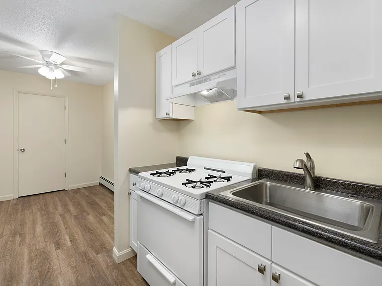 East Bay Apartments — Photo 21
