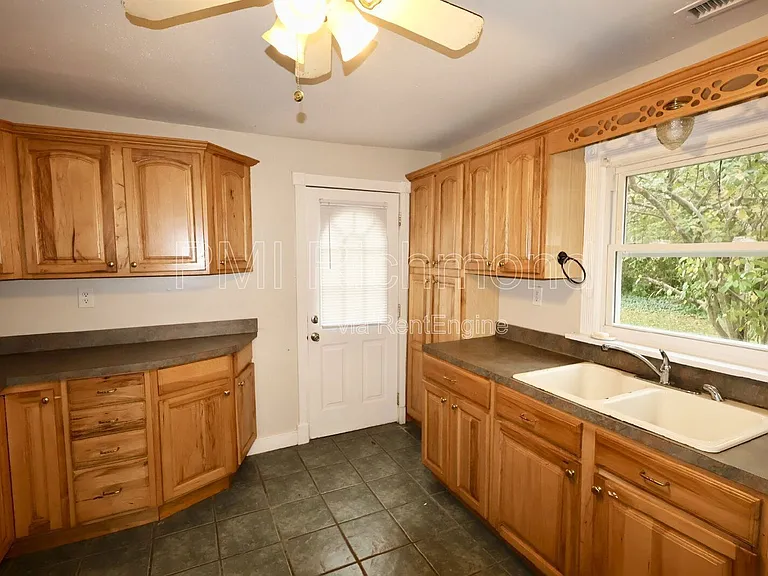 3963 Oakleys Ln — Photo 8