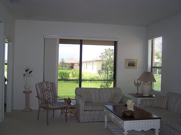 Living room/Lanai