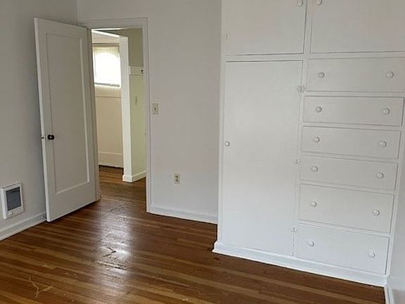 4th image of 4422 SW Beach Ave APT 3