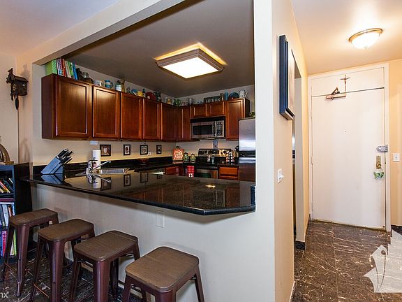 2015_12_18_525_W_Hawthorne_Unit_2106_ENHANCED_01