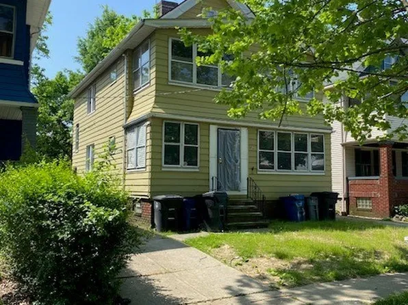 802 Wayside Rd, Cleveland, OH 44110