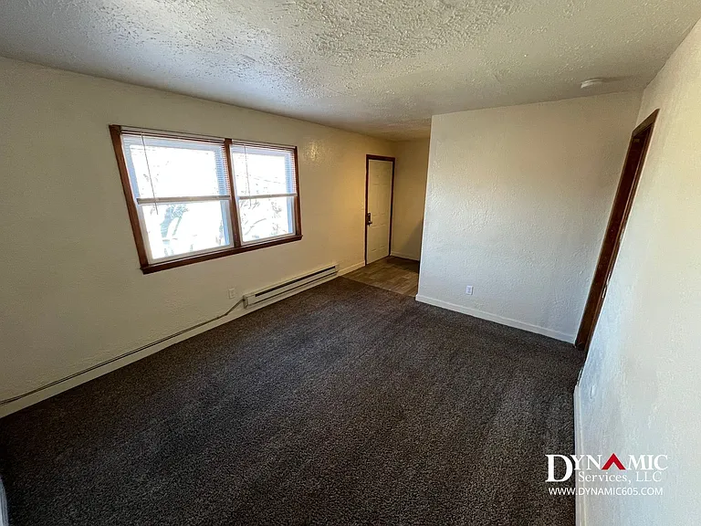 910 W 10th St #2 — Photo 5
