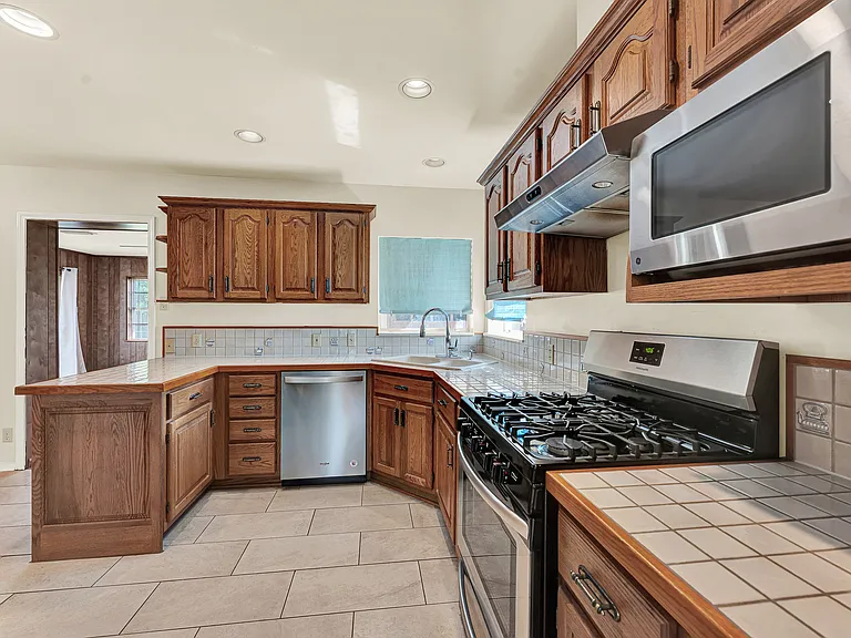 3982 Cortez Dr — Photo 6
